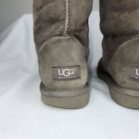 UGG Gray Winter & Rain Boots Sheepskin Women’s 8 - Picture 4 of 13